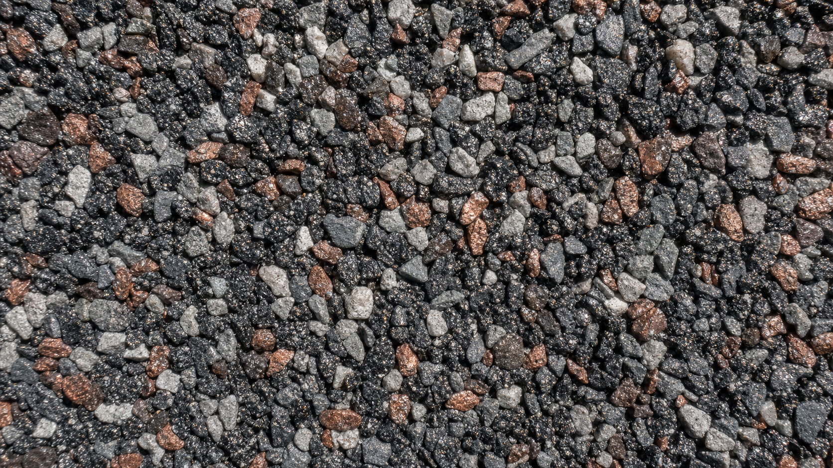 Macro of asphalt shingle granules including copper-tone algae resistant granules